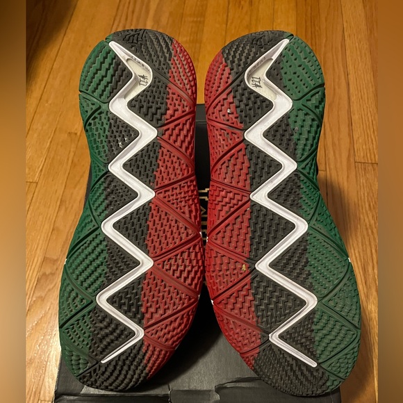 Kyrie 4 - Nike - BHM - Men - Size 12 - Used - With Box - Picture 2 of 3